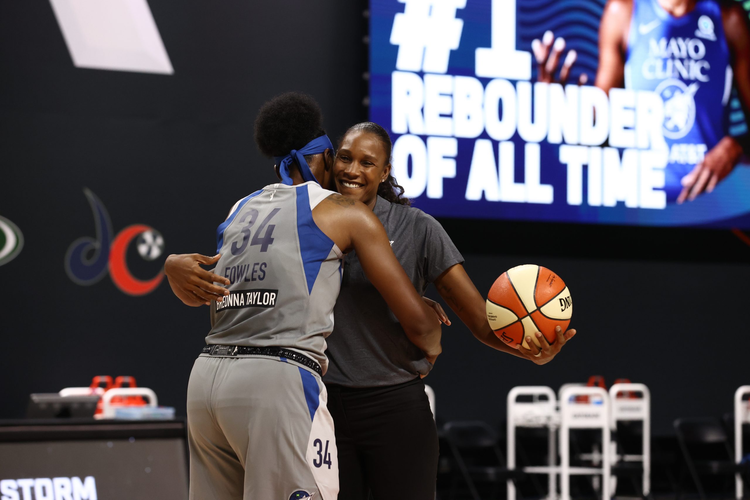 With Rebounding Record, Fowles Adds To Hall Of Fame Career